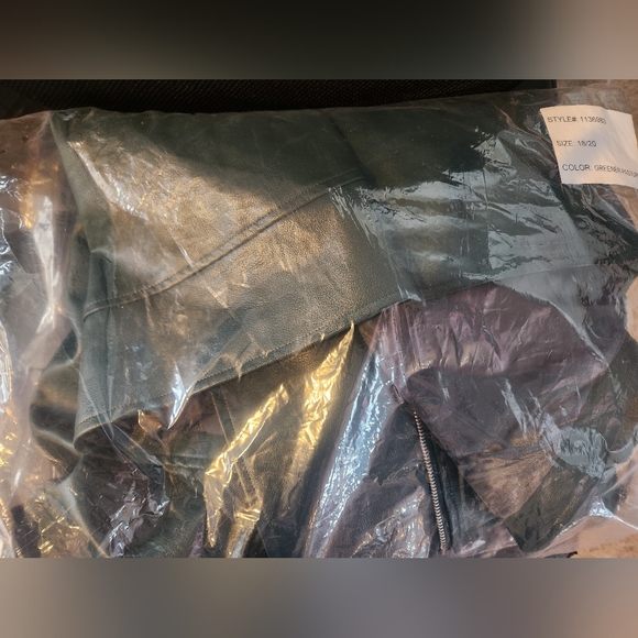 🆕️ NWT Green Faux-Leather Moto Jacket Lane Bryant Size 18/20 - Picture 5 of 11